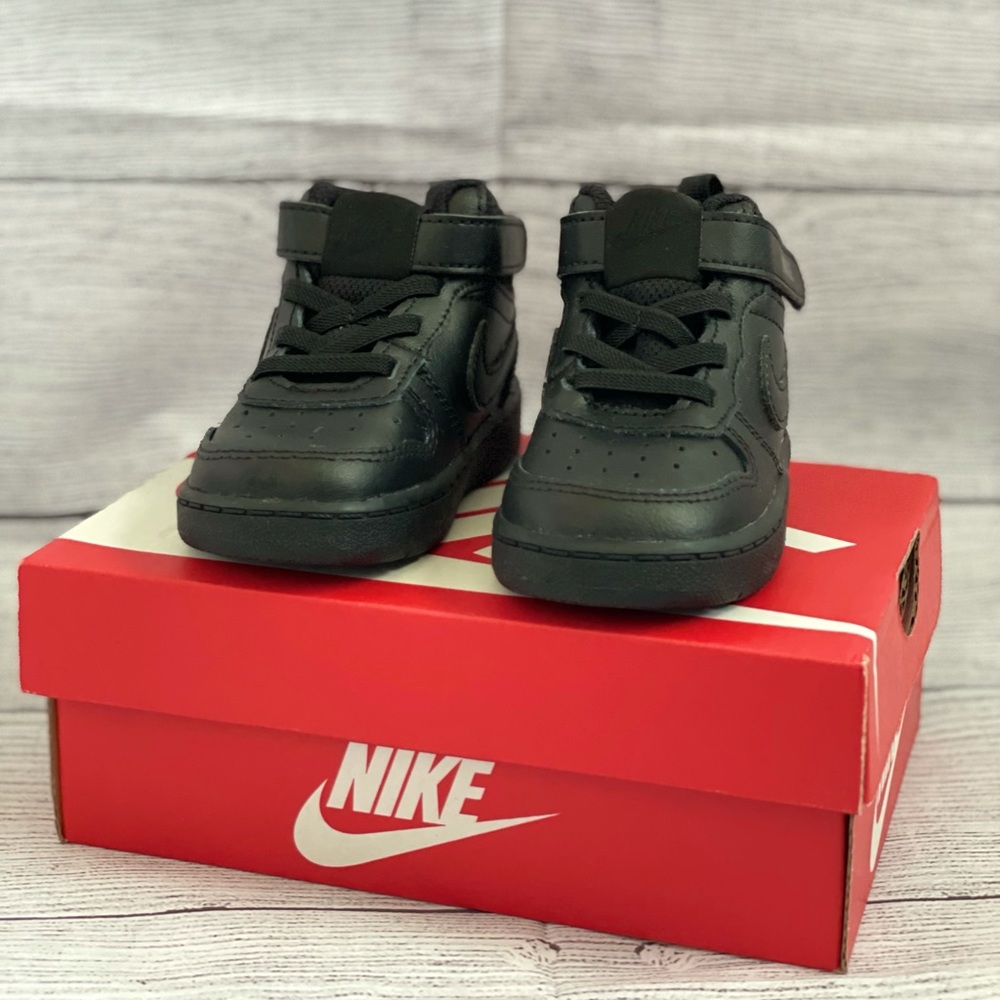 Black high top uptown’s- size 5c